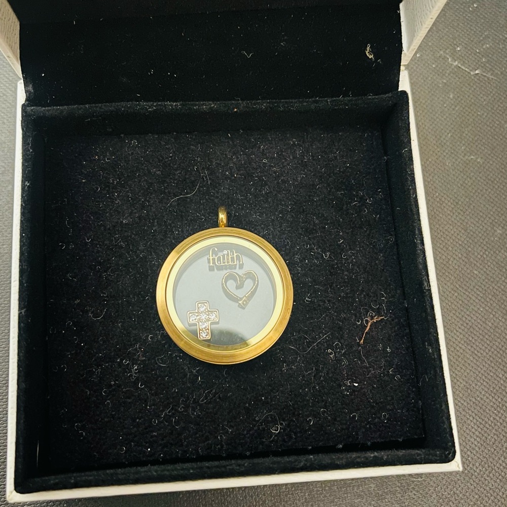 Origami Owl Gold Floating Faith Heart Cross Locket